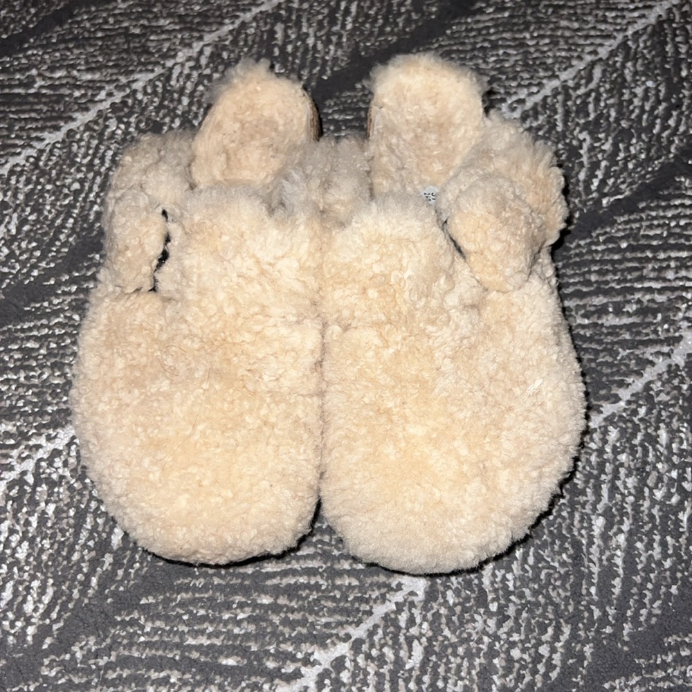 Barely worn Fur Birkenstocks Women size 7